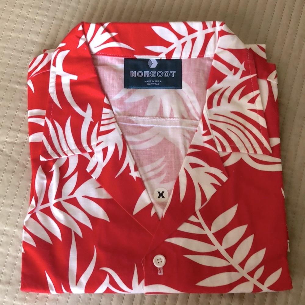 NWOT Men’s casual SS button down shirt with Unique feature:Smirnoff Vodka logo